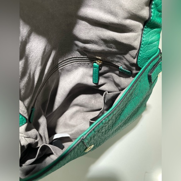NWT🥰 VINCE CAMUTO Leather Cory crossbody bag, Emerald Isle green/kelly green - Picture 10 of 15